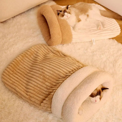 Cozy Winter Sleeping Bag for Cats & Small Dogs – Warm and Semi-Enclosed